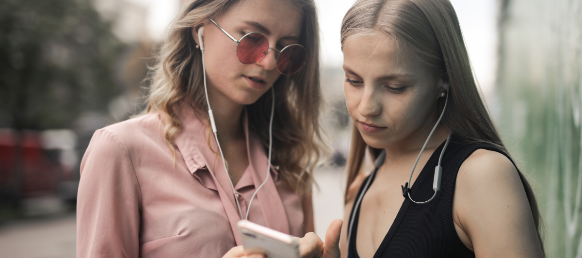 Why niche podcasts earn more per listener (And how to build one that converts)